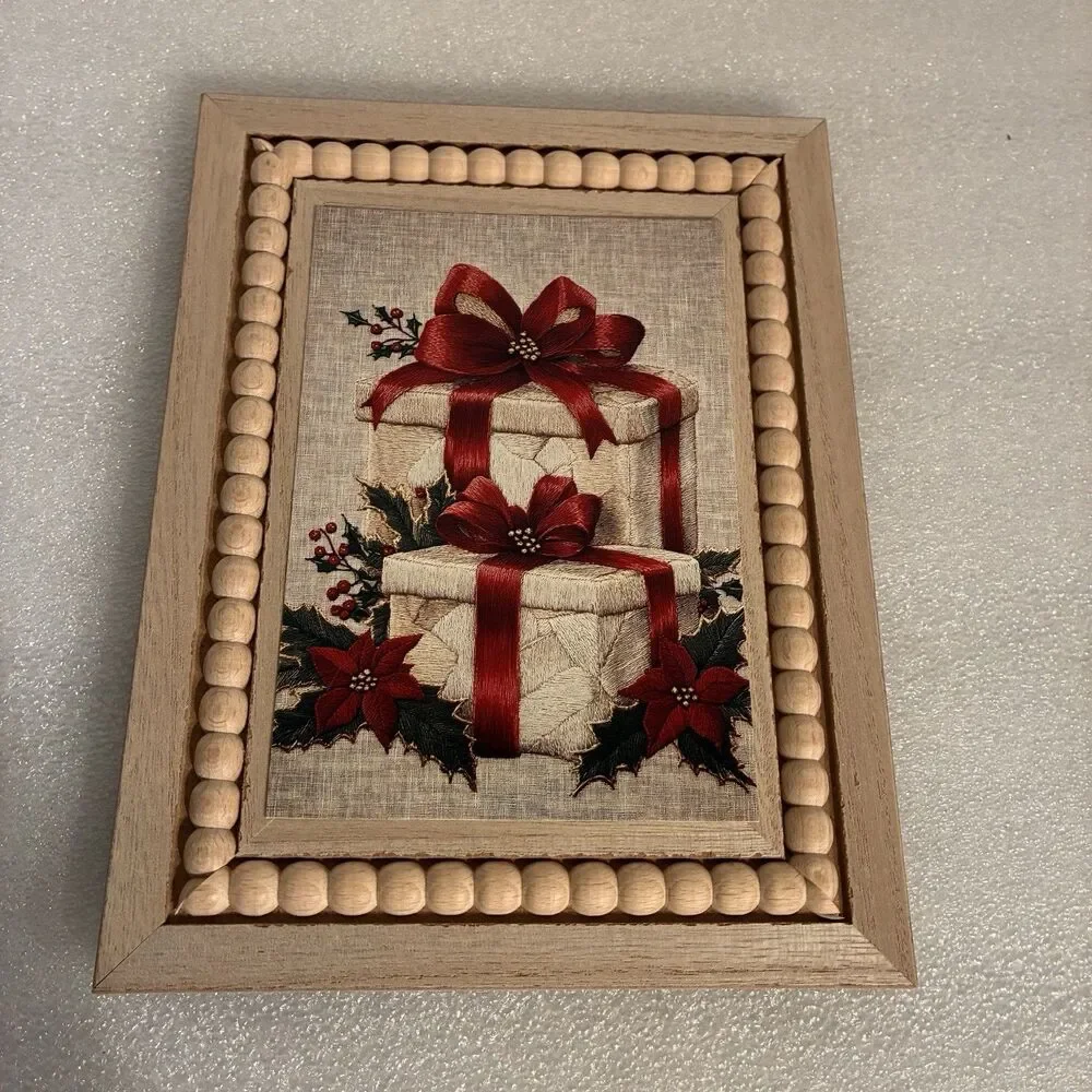 1 Wood Beaded Picture Frame With 5 Holiday Prints To Rotate. Use On Wall Or Desk